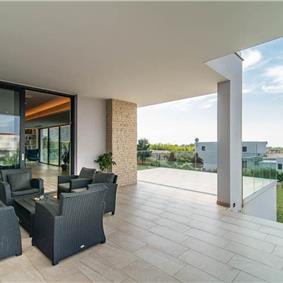 4 bedroom villa with pool near Pula, sleeps 8